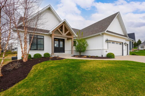 4716 Paddington Circle, Bettendorf, IA