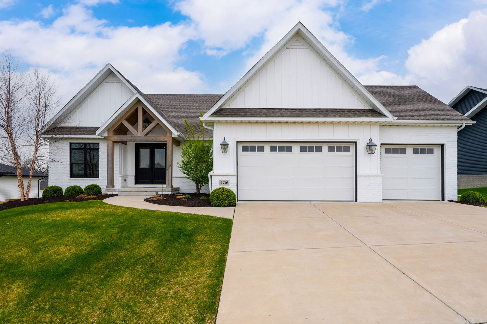 4716 Paddington Circle, Bettendorf, IA