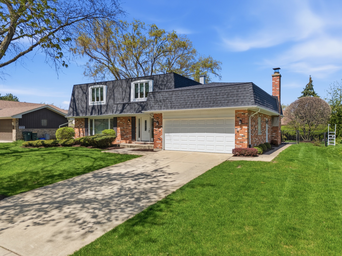 18W276 Holly Avenue, Darien, IL