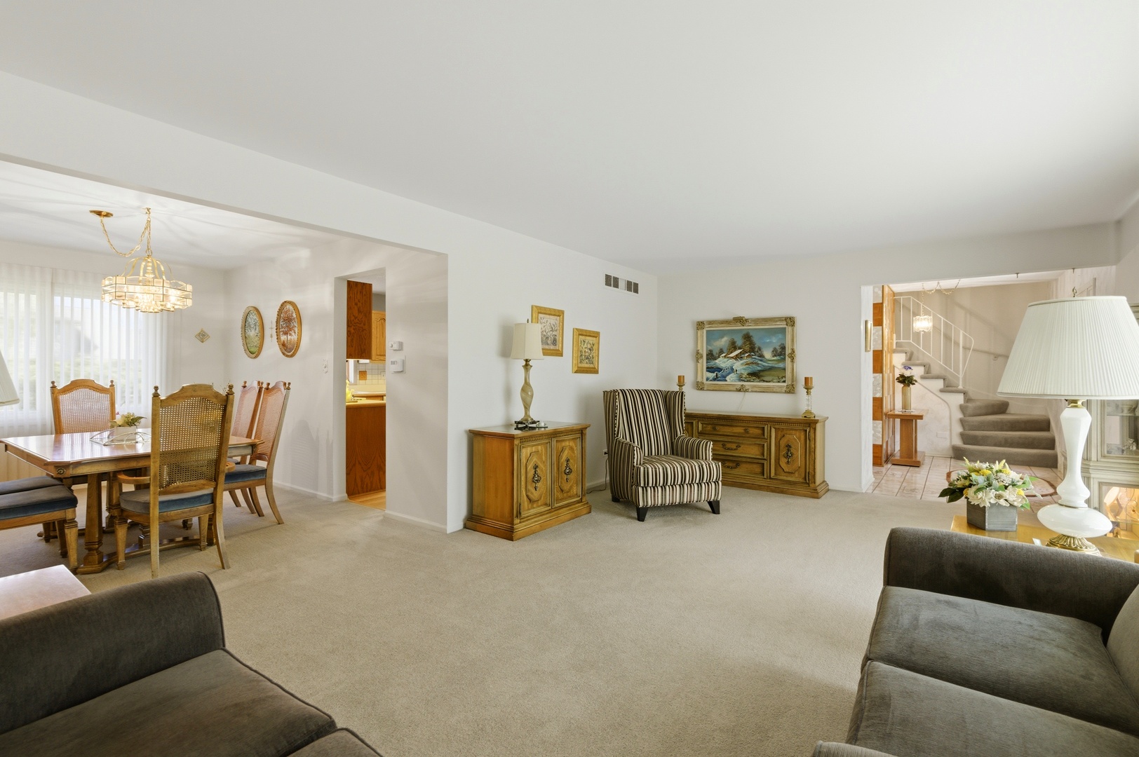 18W276 Holly Avenue, Darien, IL