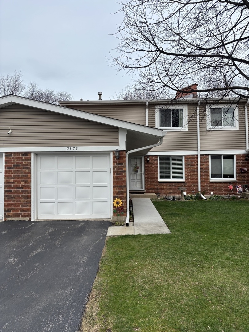 2179 N Queensburg Lane, Palatine, IL