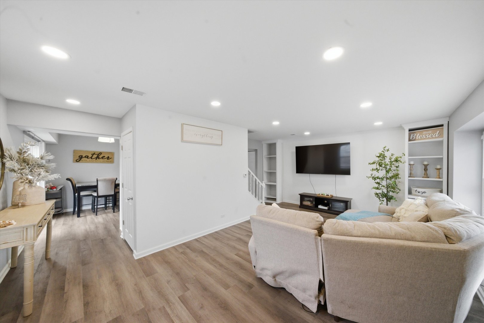 2308 Andover Court, Schaumburg, IL