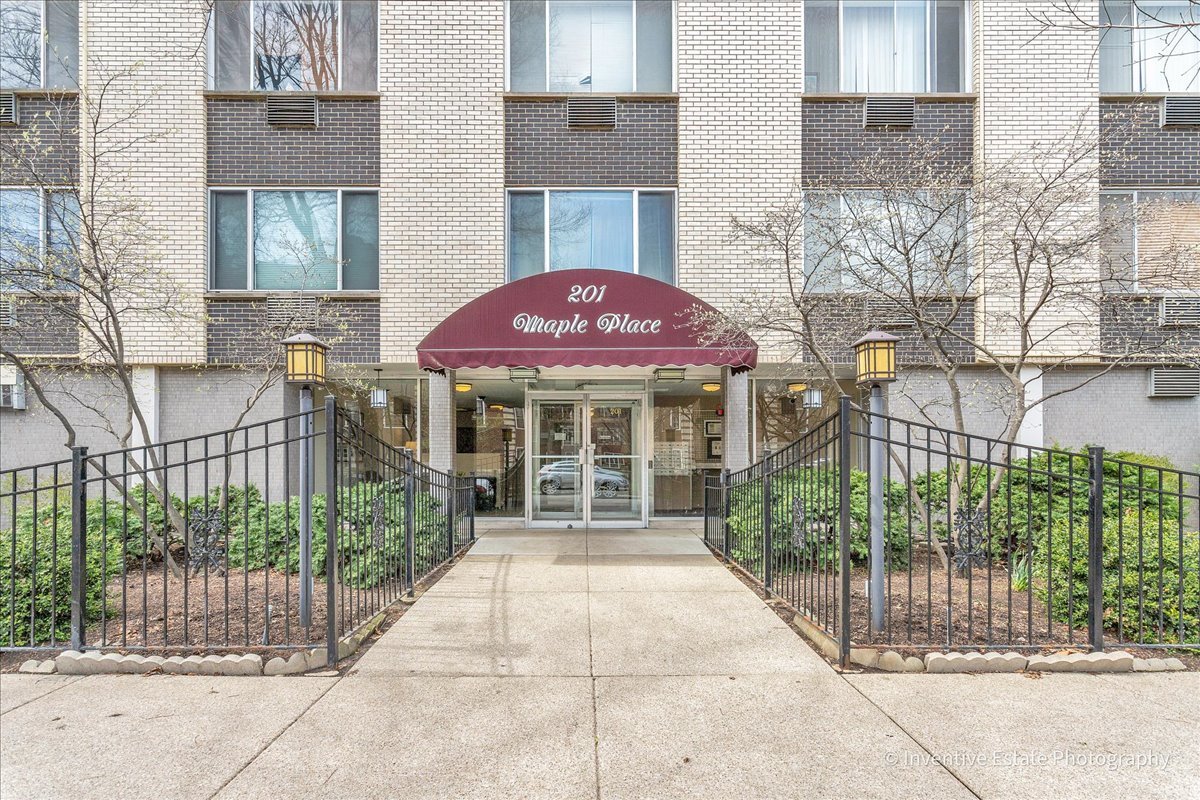 201 S Maple Avenue #111, Oak Park, IL