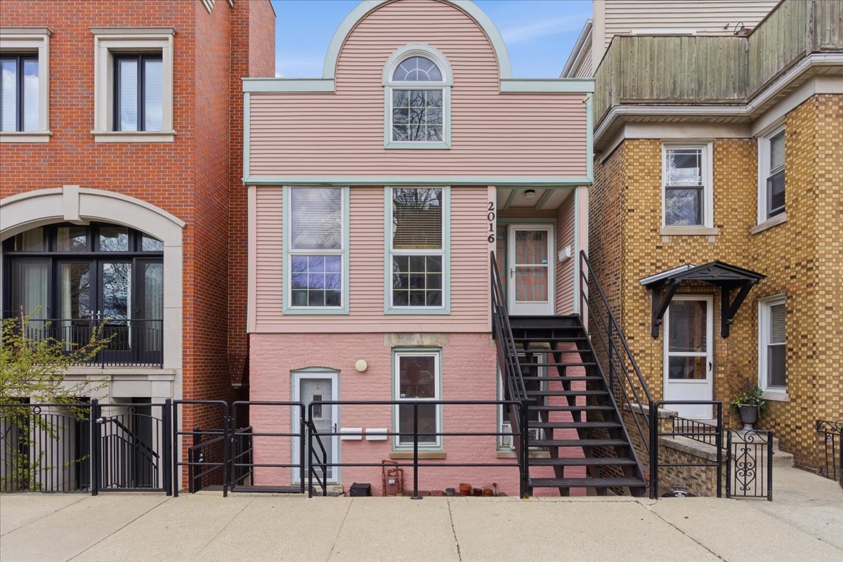 2016 W Charleston Avenue, Chicago, IL