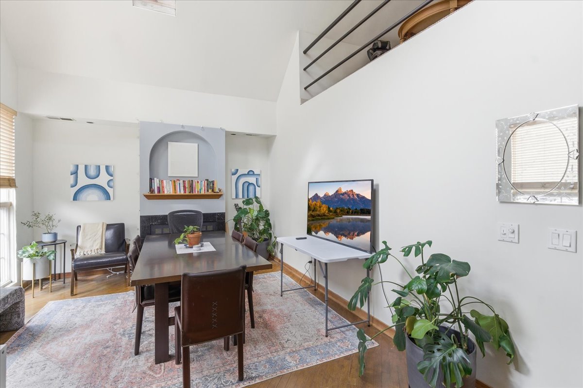 2016 W Charleston Avenue, Chicago, IL