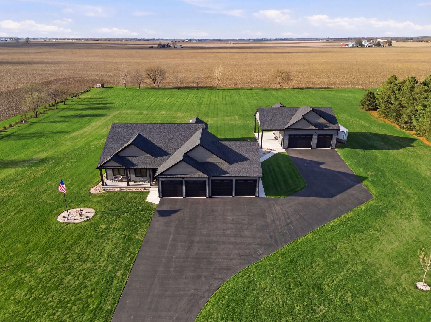 2401 N 4350th Road, Sheridan, IL