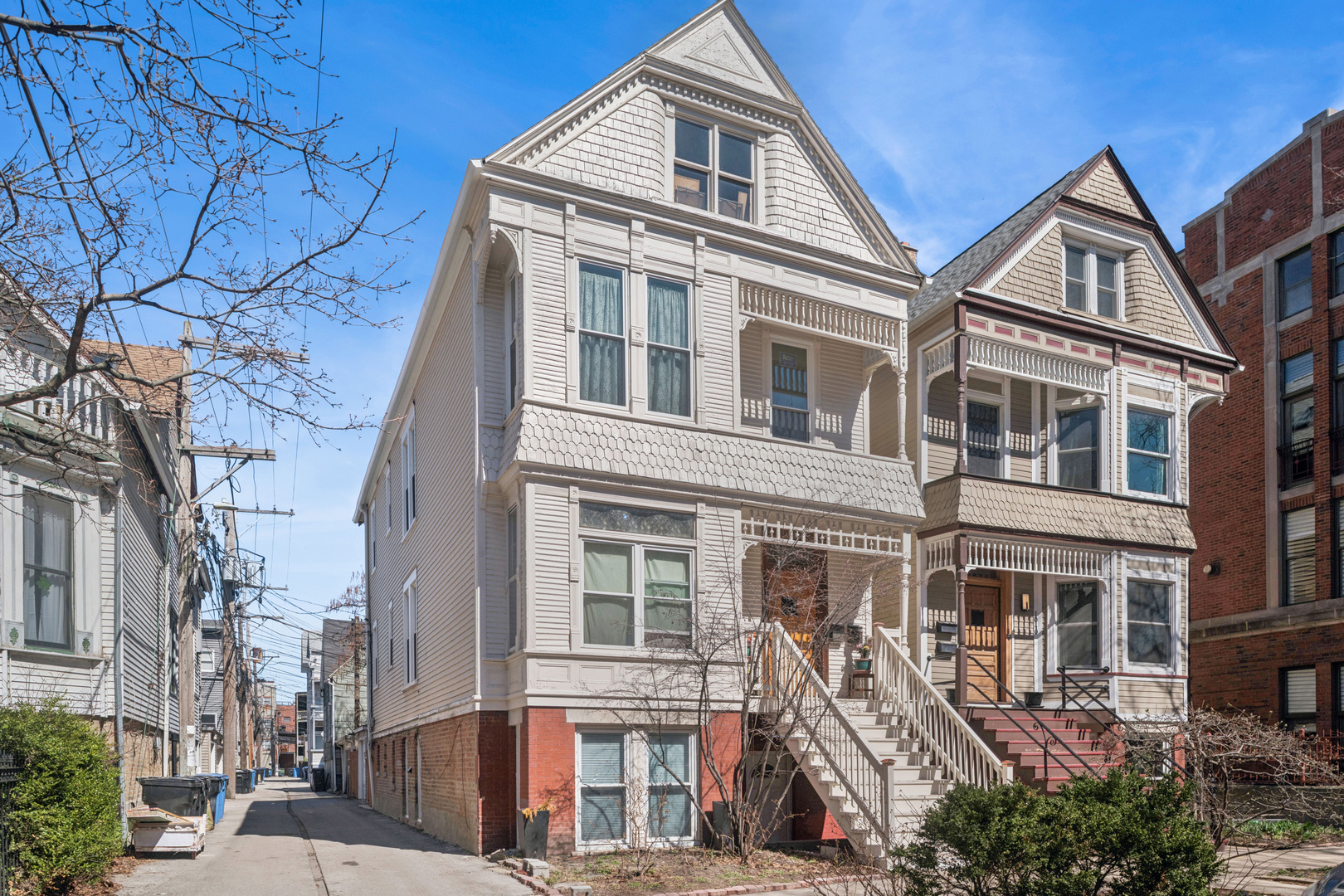 1042 W Barry Avenue, Chicago, IL