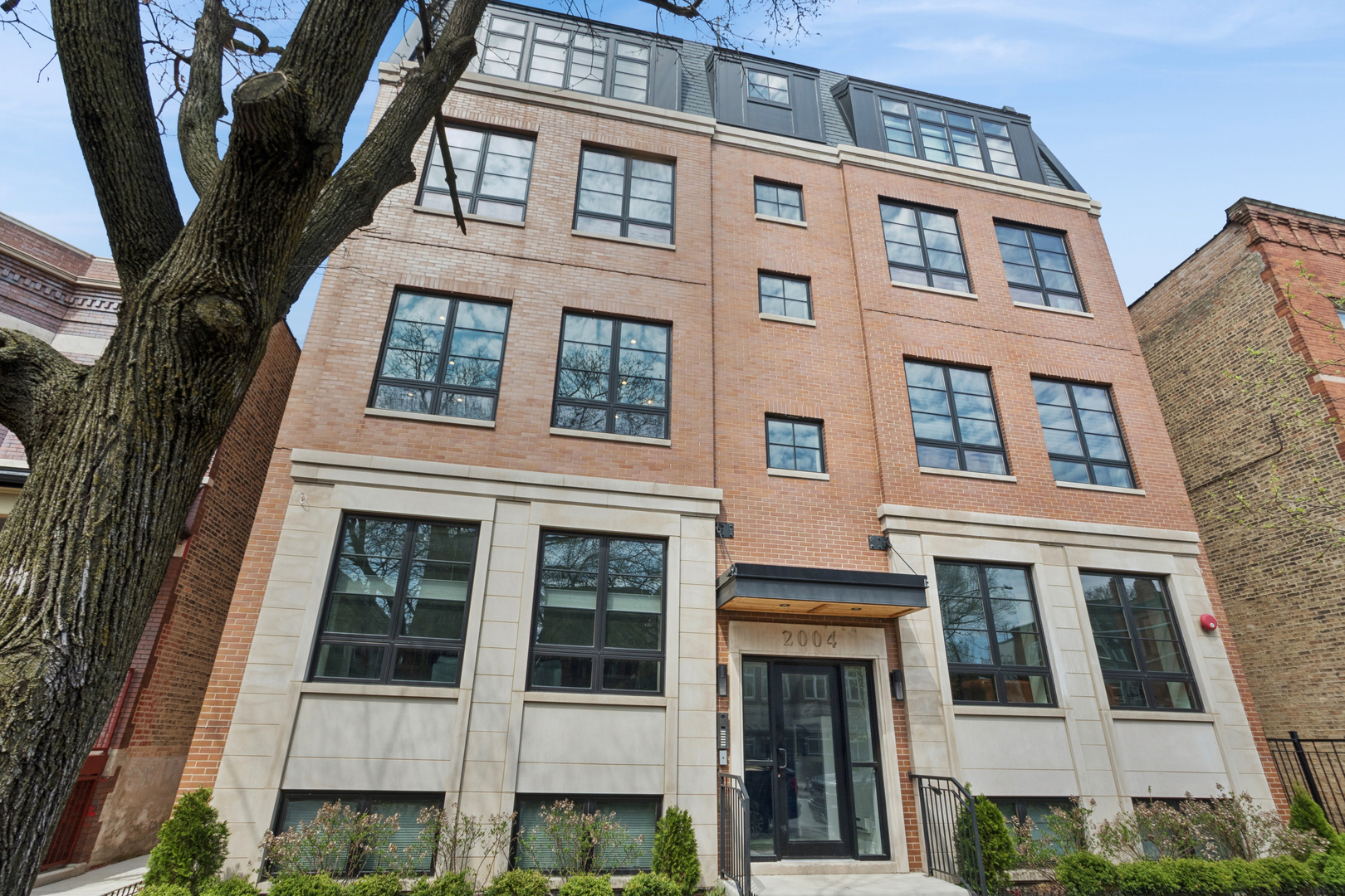 2004 W Addison Street #2W, Chicago, IL