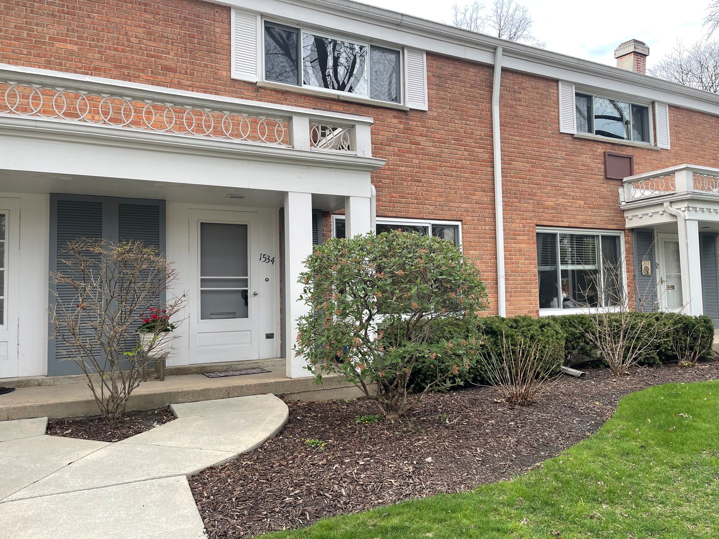 1534 Palmgren Drive, Glenview, IL