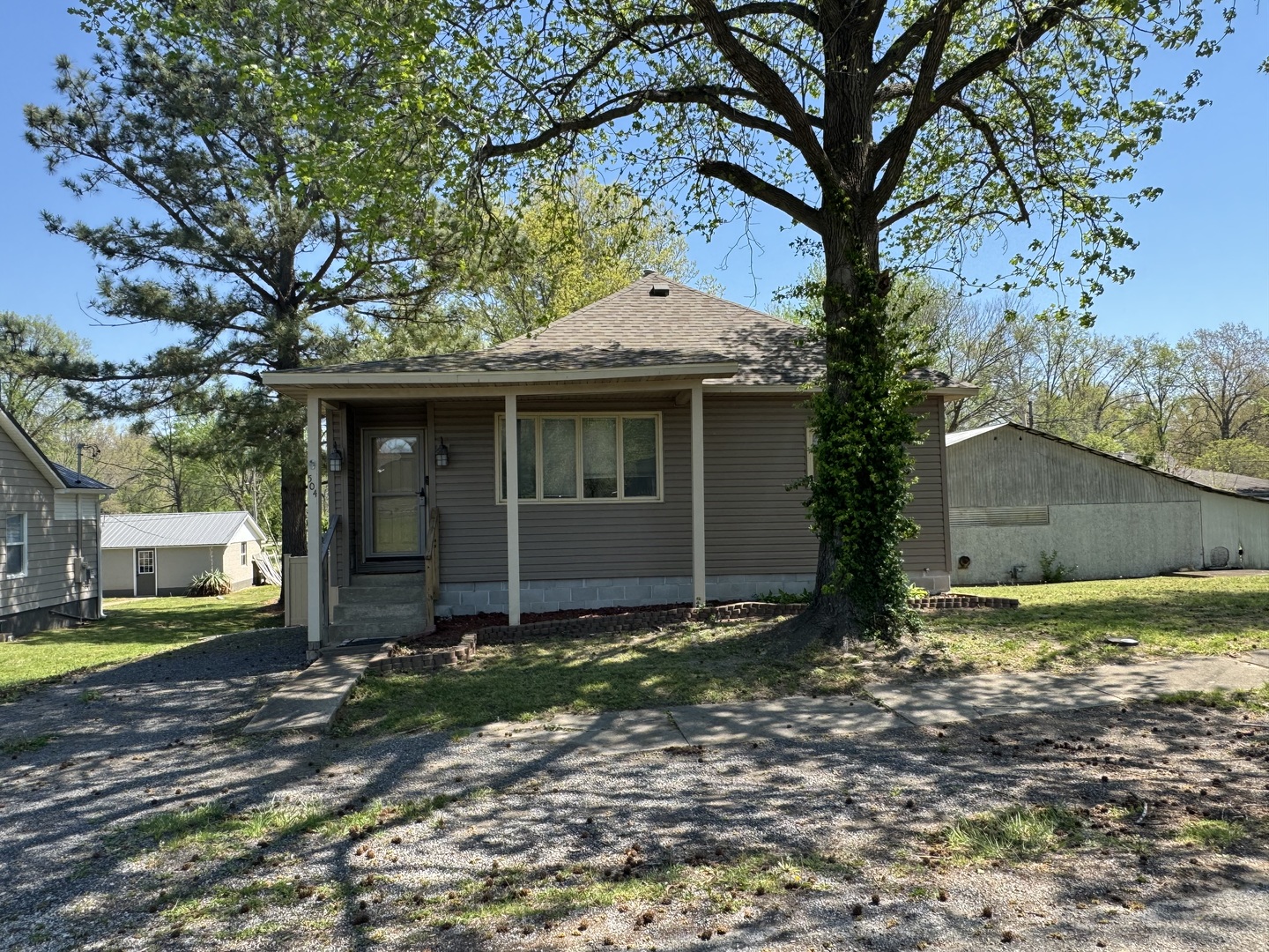 504 S Sunny Slope Street, West Frankfort, IL