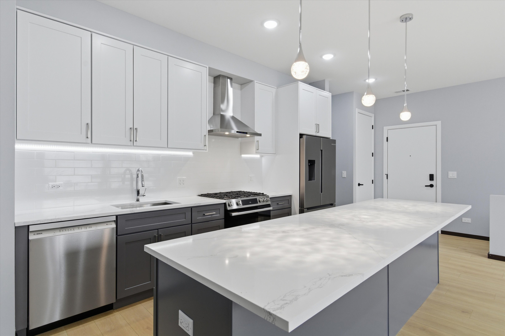 5830 N Lincoln Avenue #1E, Chicago, IL