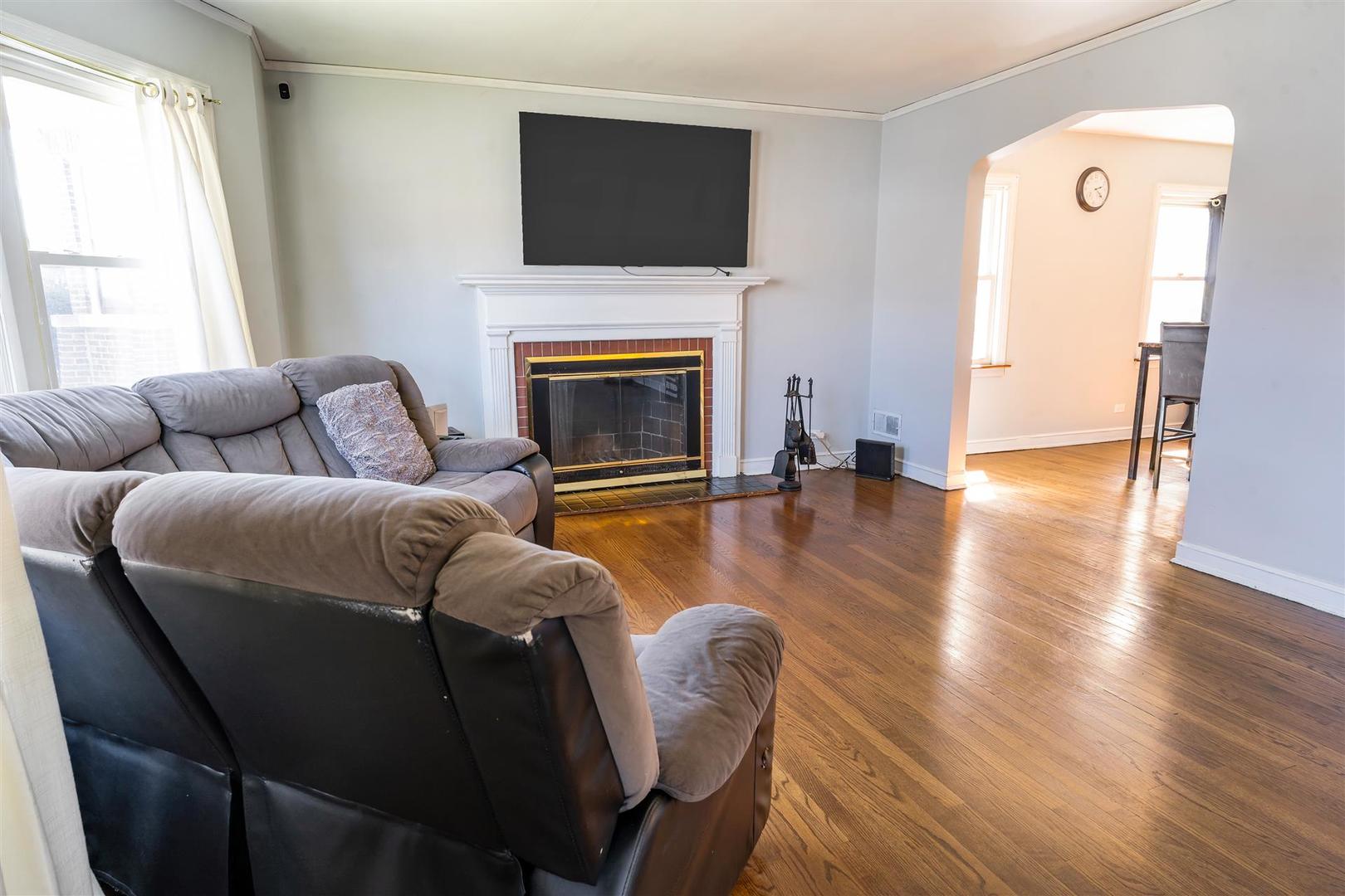 8108 S Wood Street, Chicago, IL