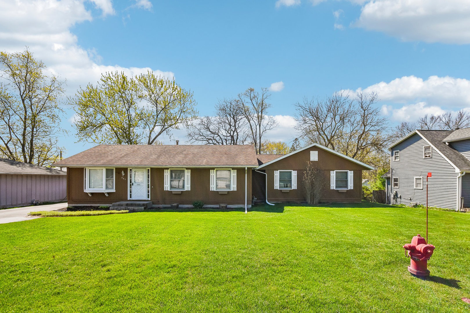 407 Fairfield Drive, Island Lake, IL