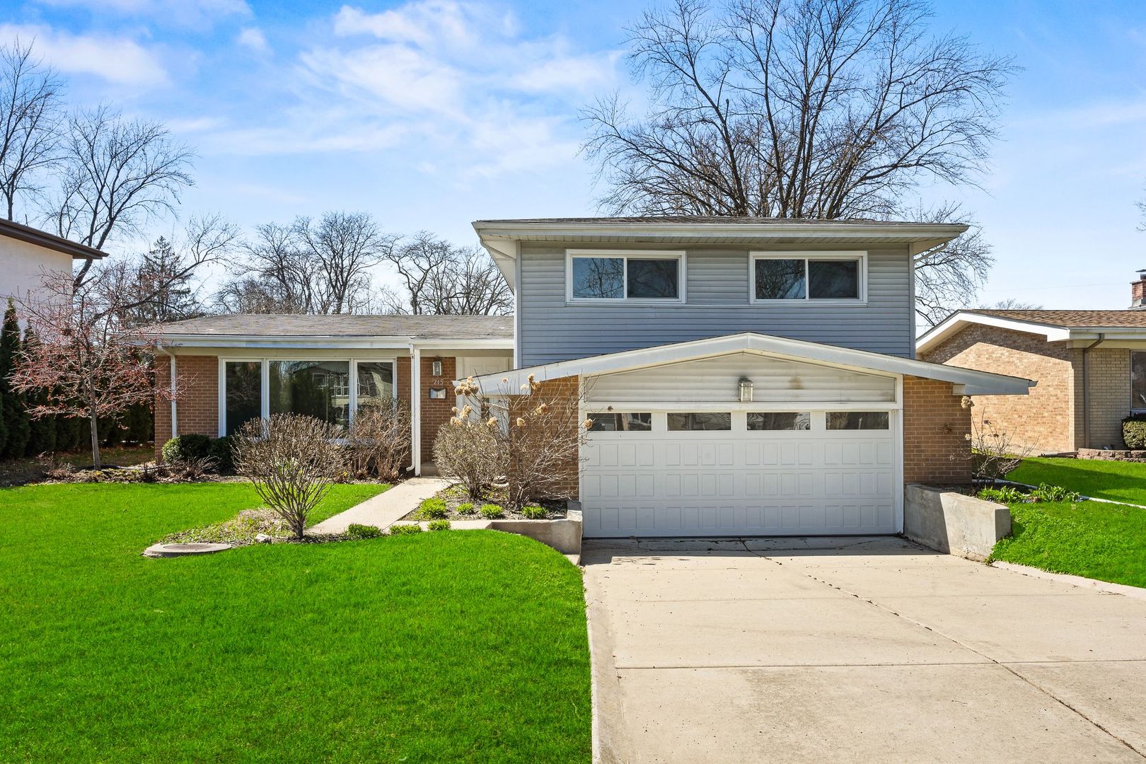 215 HIBBARD Road, Wilmette, IL