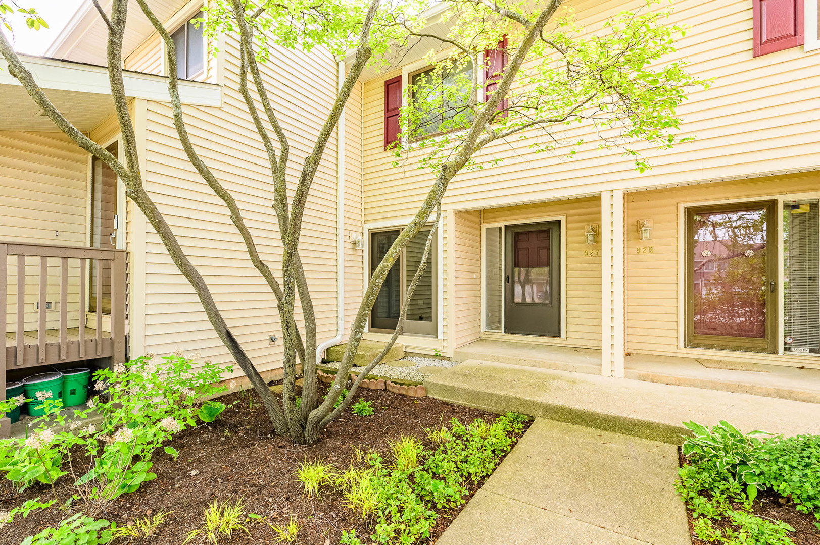 927 Hidden Lake Drive, Buffalo Grove, IL