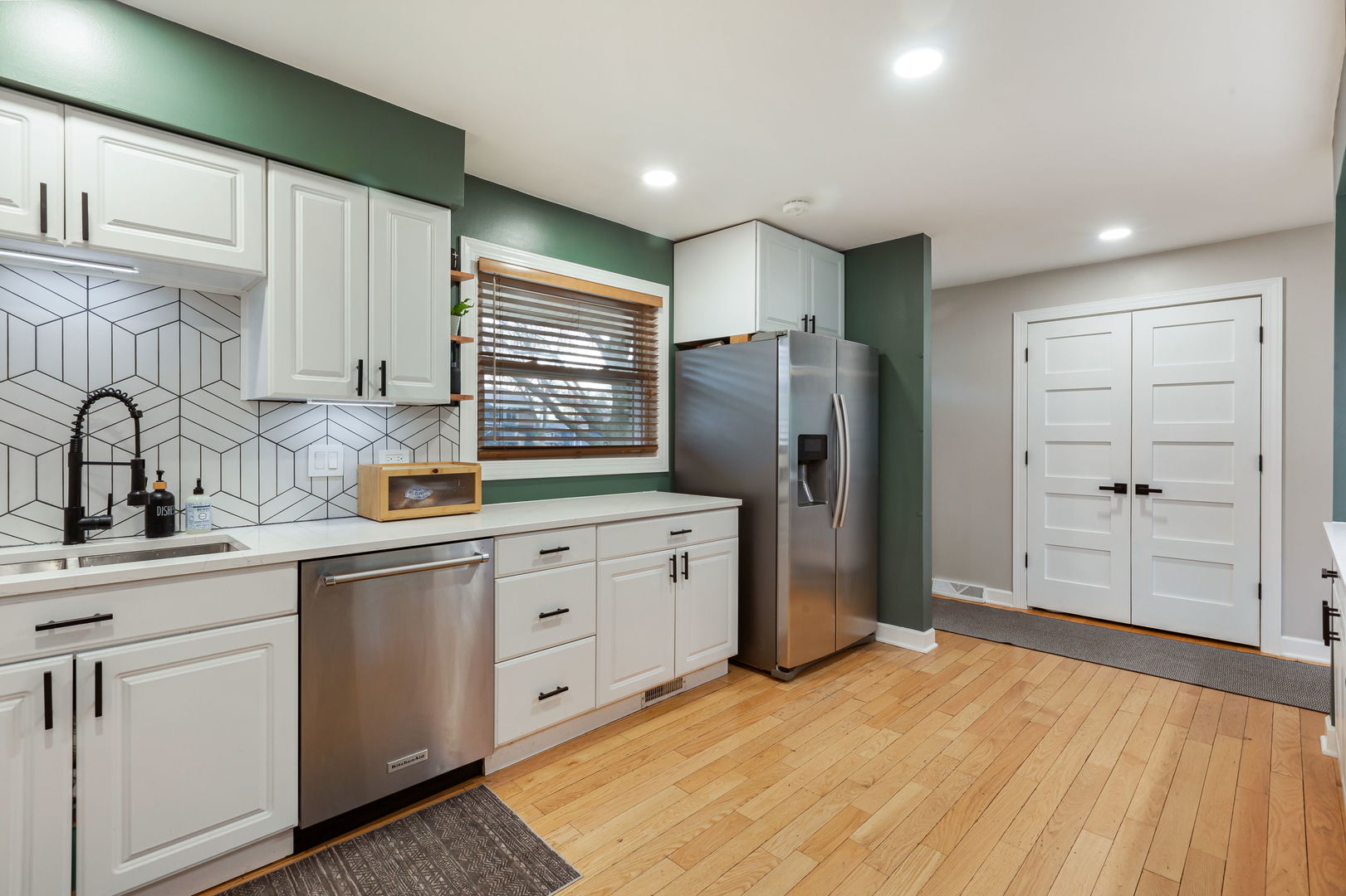 920 W Firestone Drive, Hoffman Estates, IL