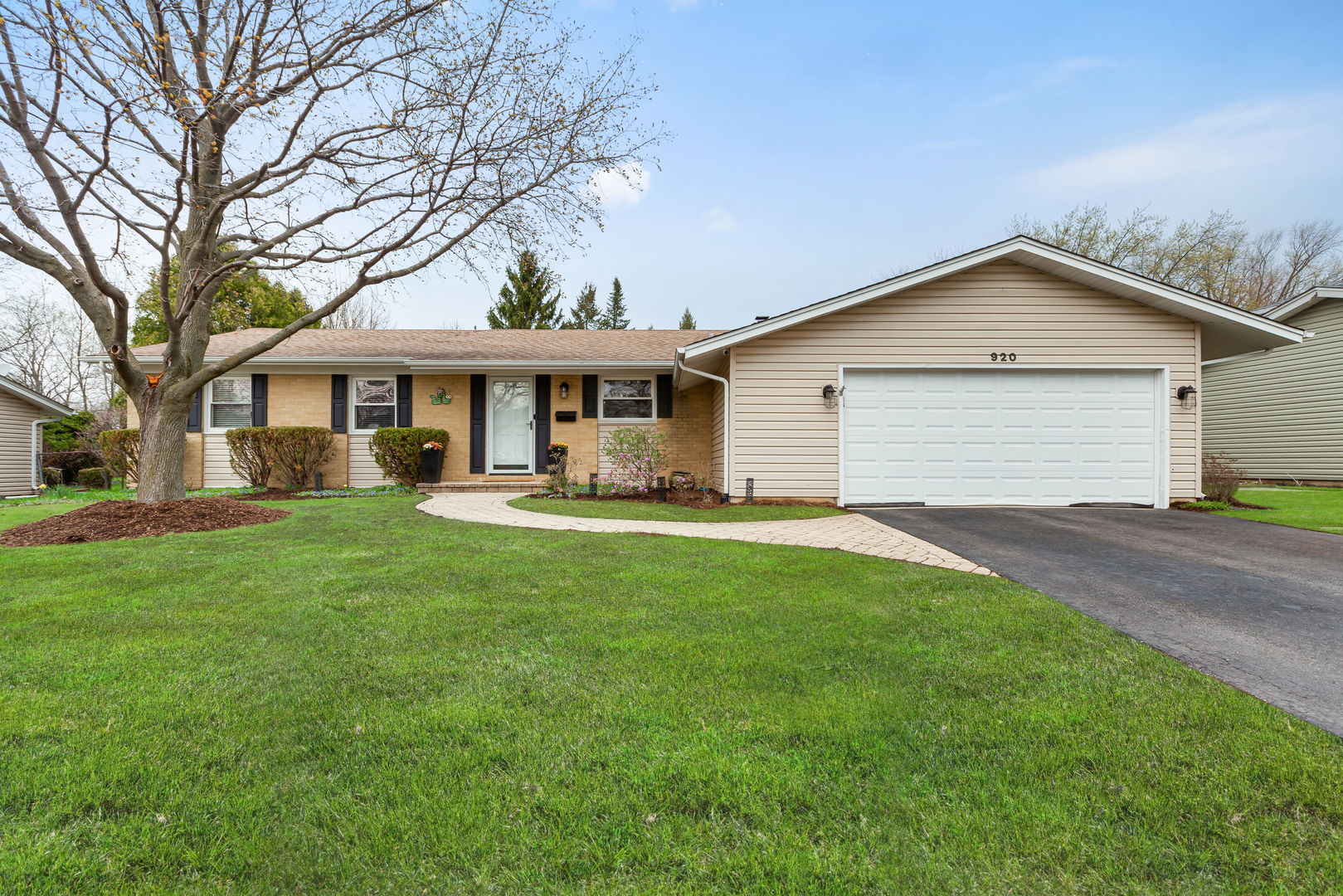 920 W Firestone Drive, Hoffman Estates, IL