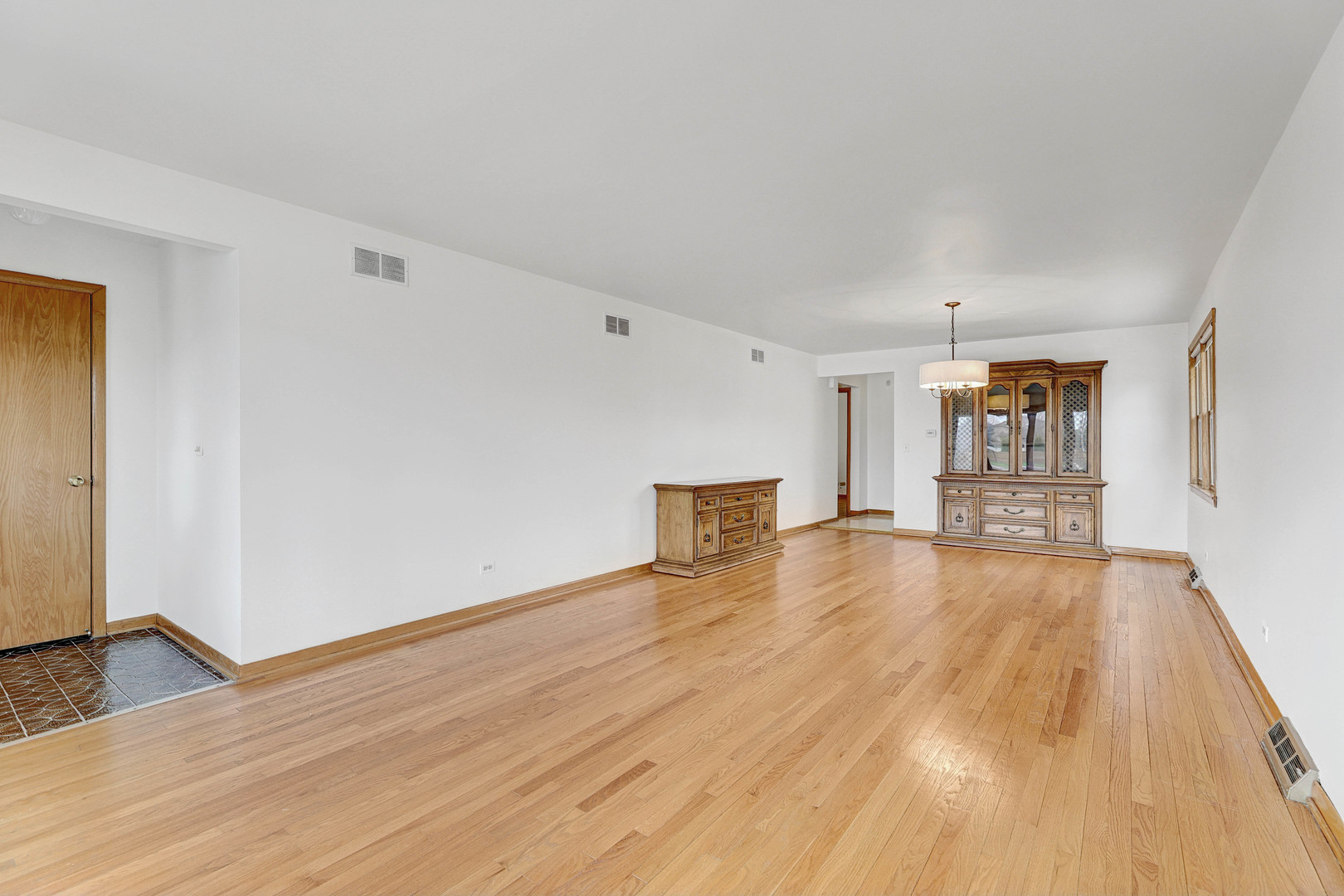 8506 N Greenwood Avenue, Niles, IL