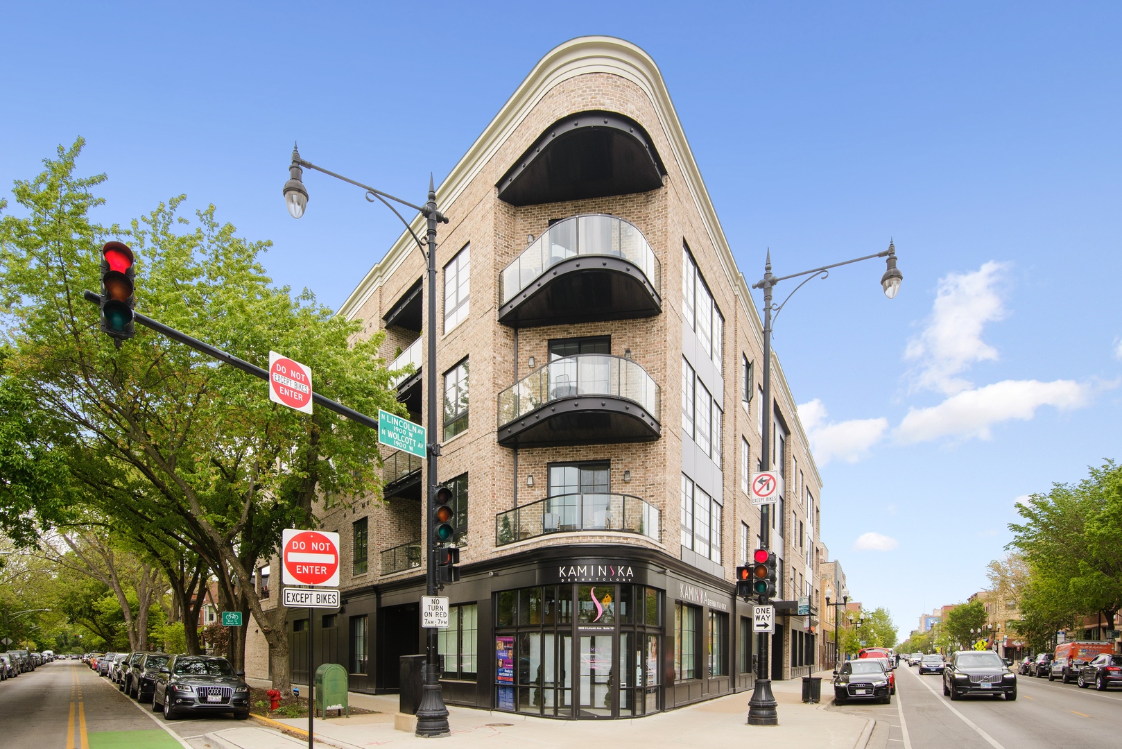 3808 N Lincoln Avenue #404, Chicago, IL