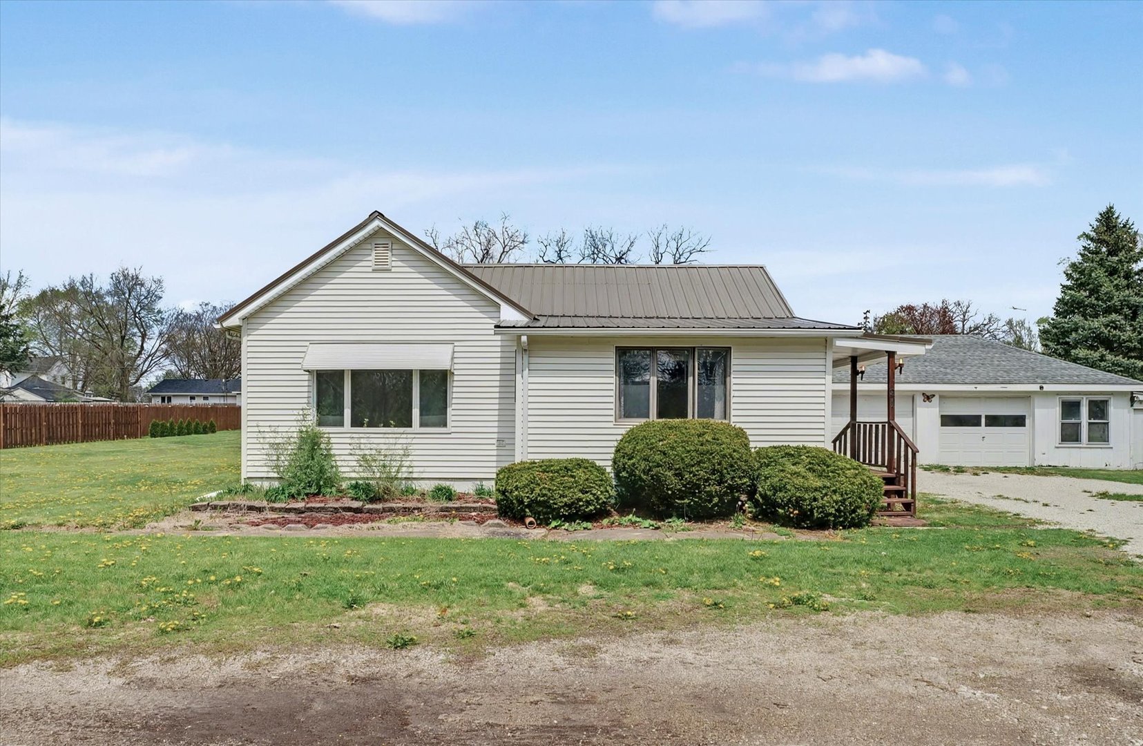 21 E Linn Street, Piper City, IL