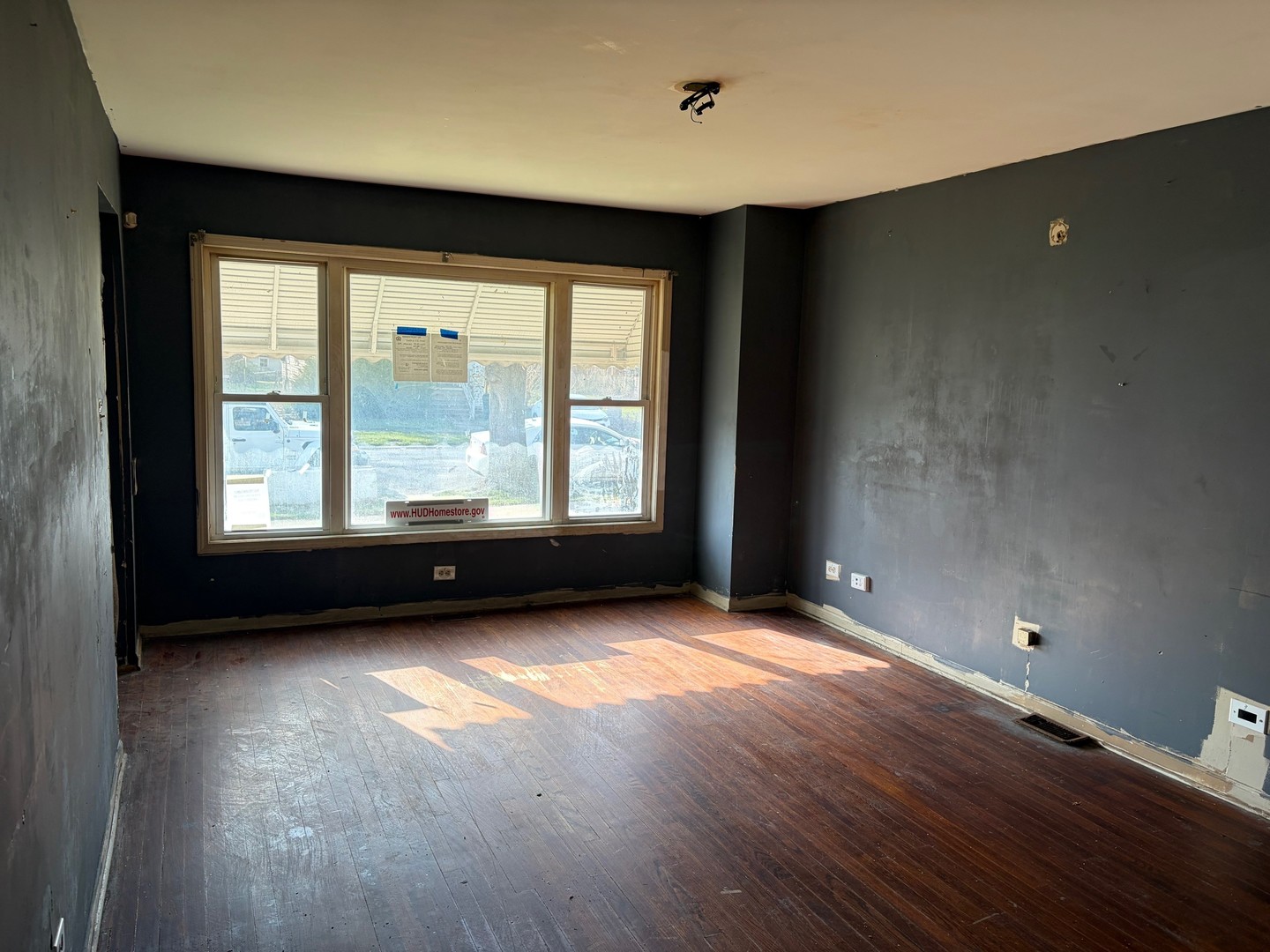 15129 LEXINGTON Avenue, Harvey, IL