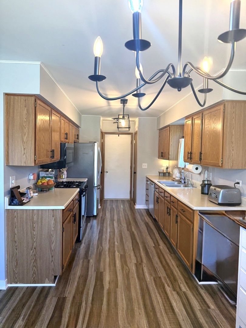 100 Village Creek Drive, Lake In The Hills, IL