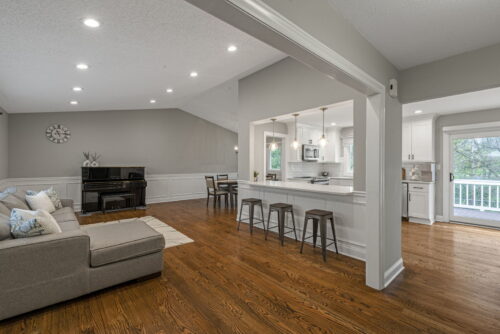 1890 Shorewood Drive, Hoffman Estates, IL