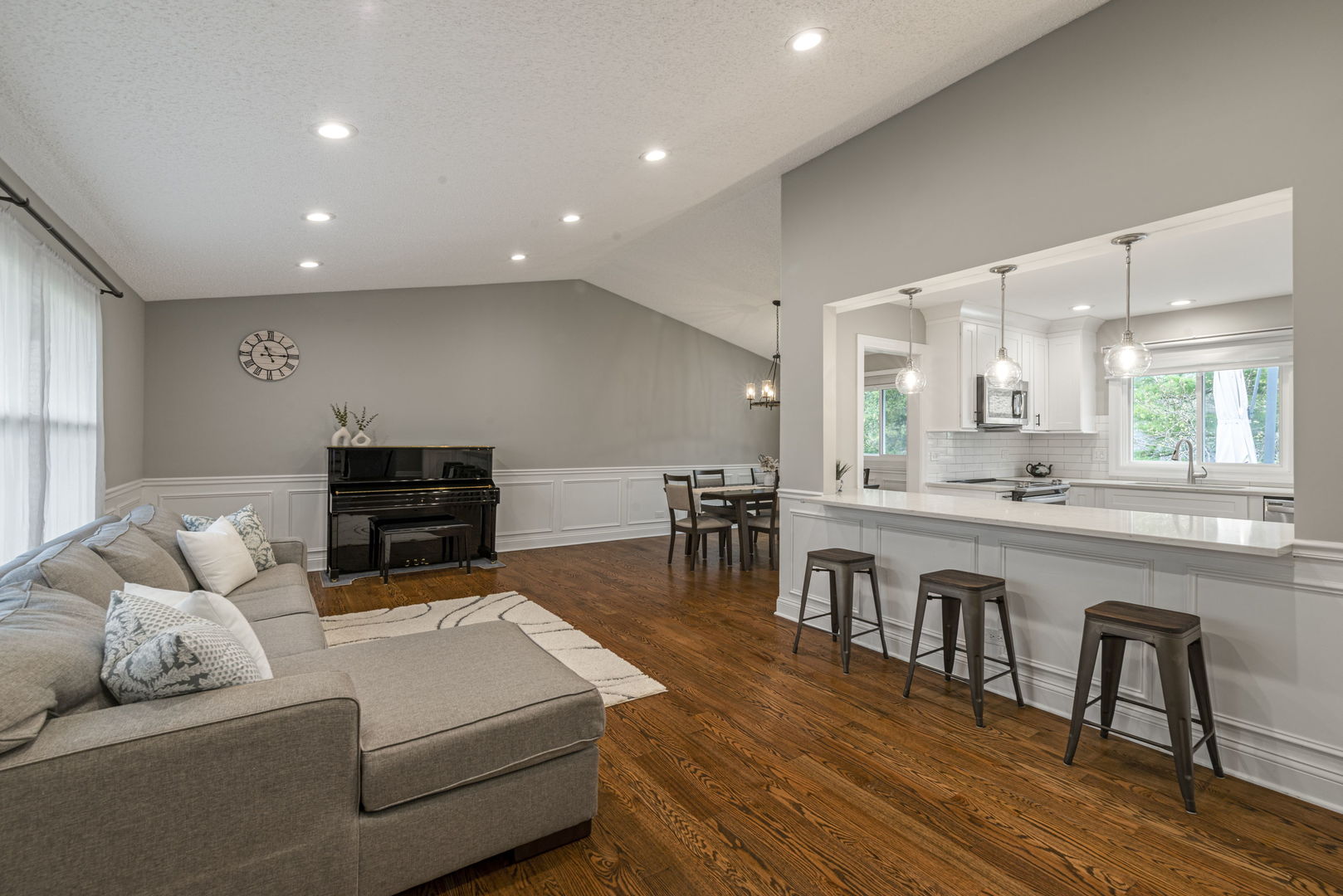 1890 Shorewood Drive, Hoffman Estates, IL