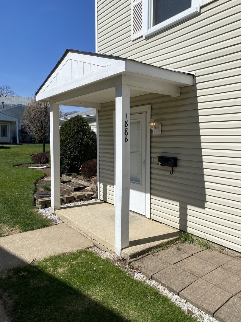 188 Robert Court #B, Bartlett, IL