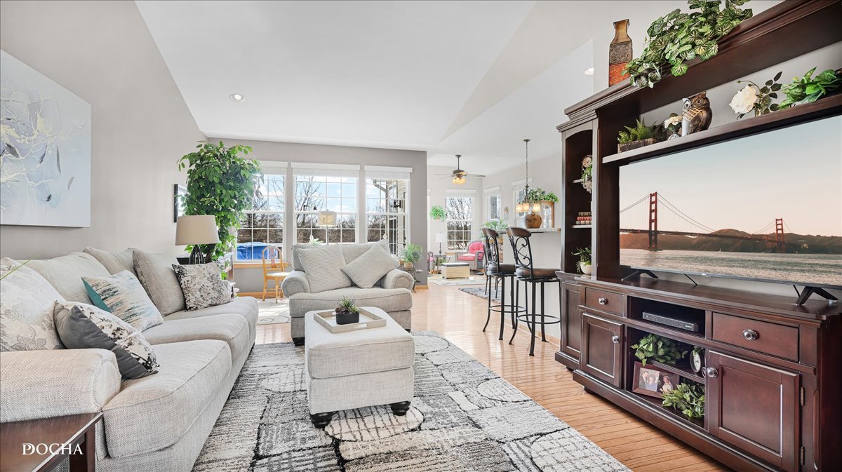 106 River Run Court, Oswego, IL