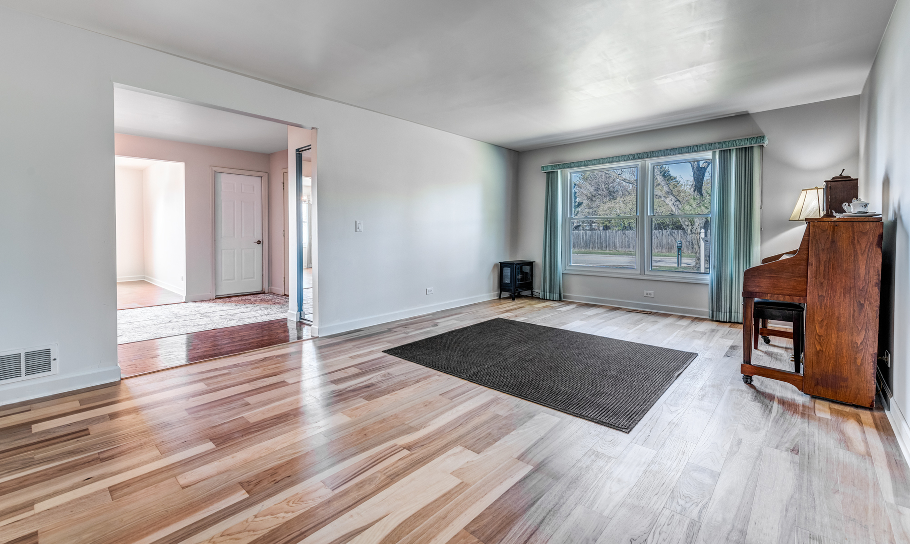 11 BIRCHWOOD Avenue, Deerfield, IL