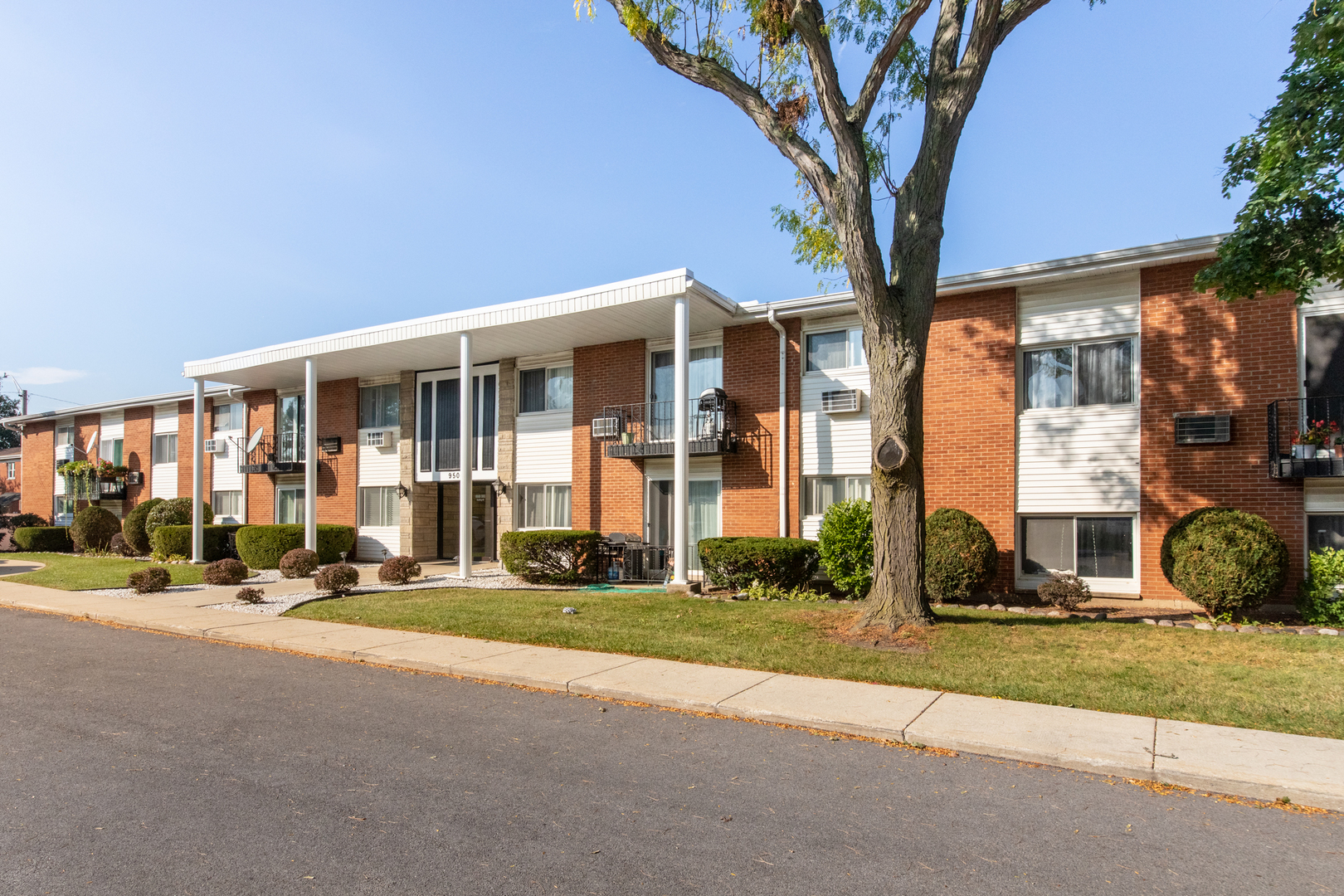 9500 Dee Road #202B, Des Plaines, IL