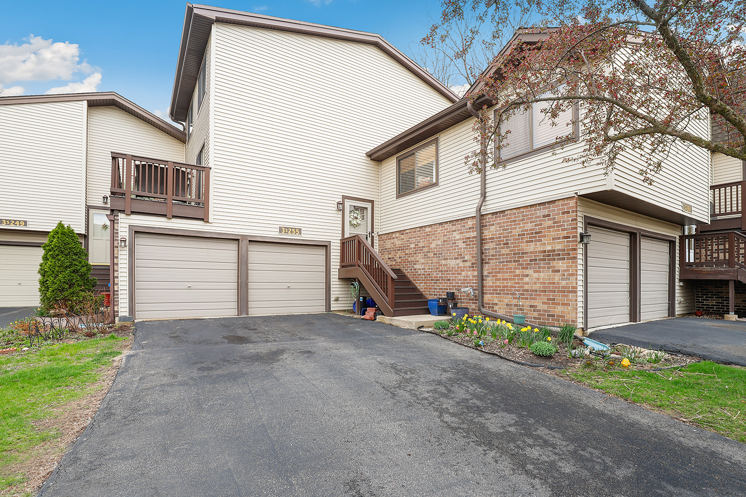 3S255 Briarwood Drive, Warrenville, IL