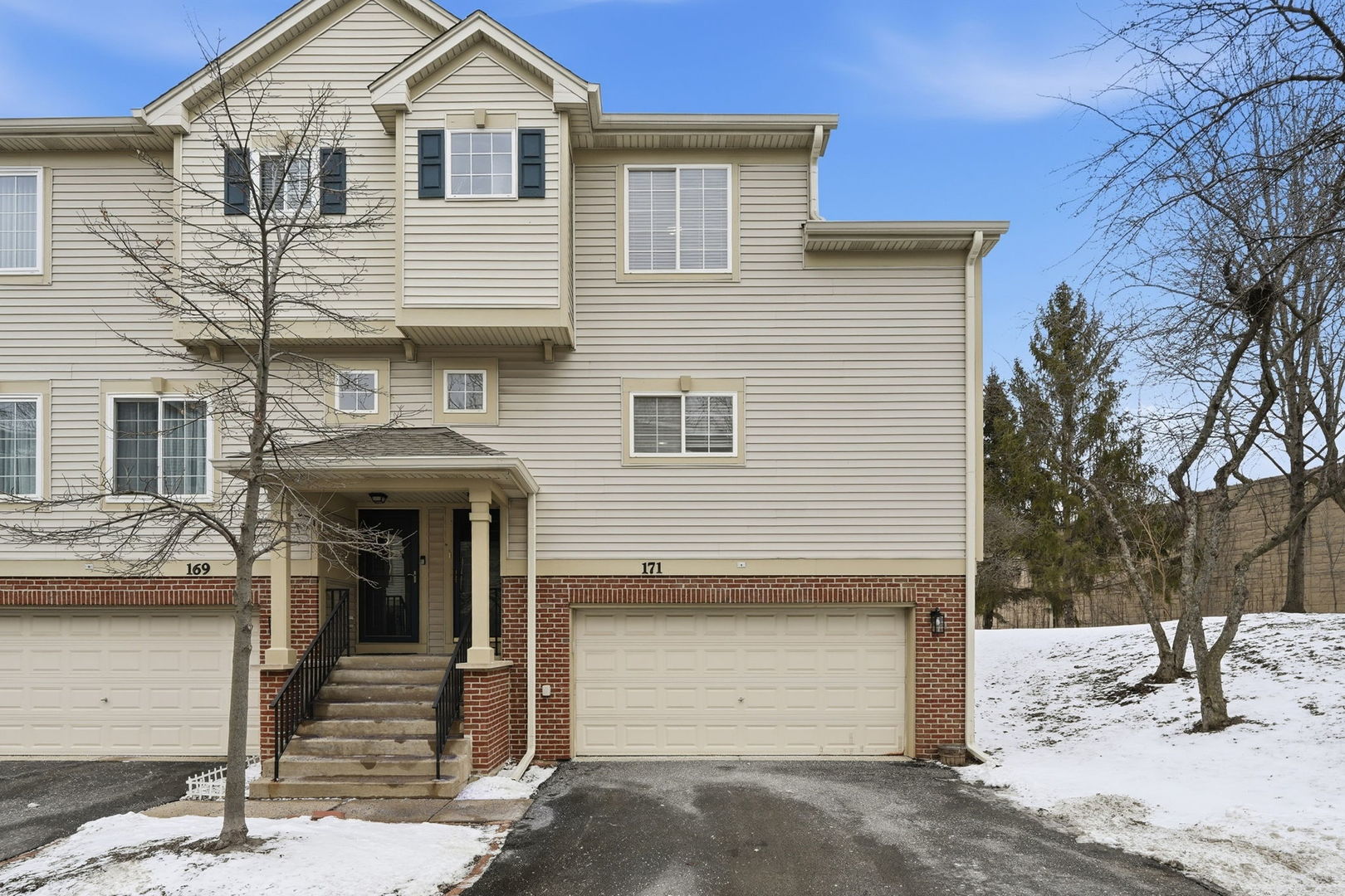 171 Monarch Drive, Streamwood, IL
