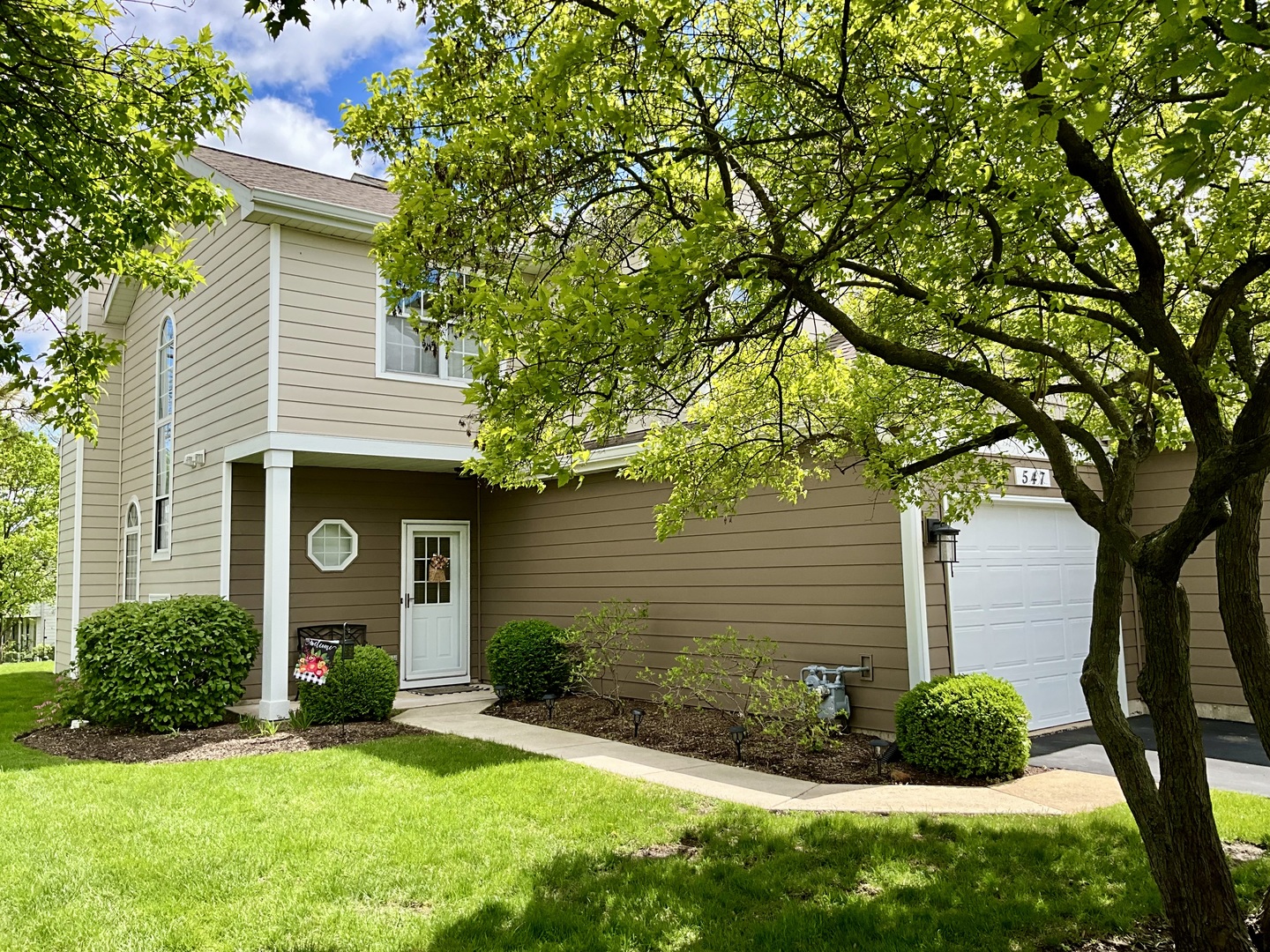 547 Woodcrest Drive, Mundelein, IL