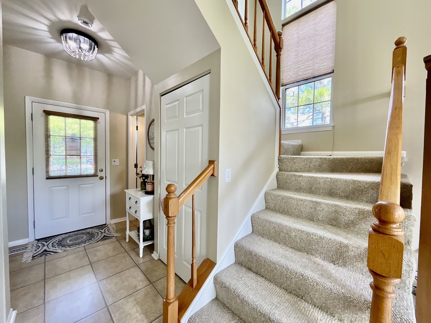547 Woodcrest Drive, Mundelein, IL