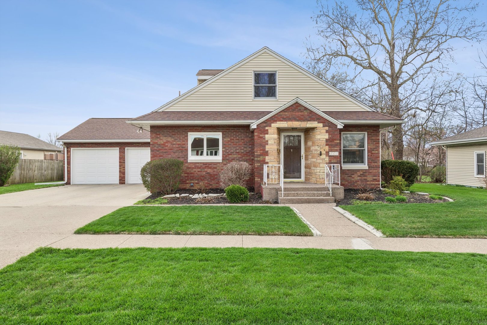 213 8th Avenue, Dewitt, IA