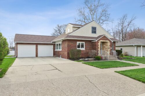 213 8th Avenue, Dewitt, IA