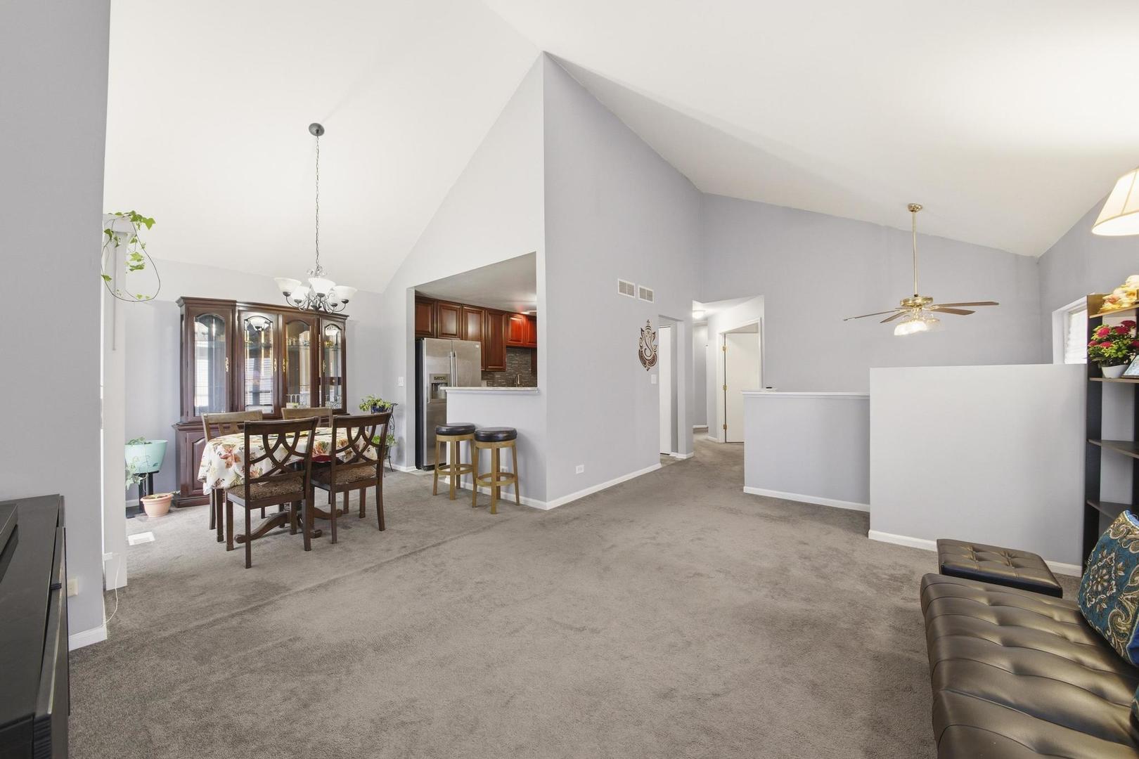 2861 Shelly Lane, Aurora, IL