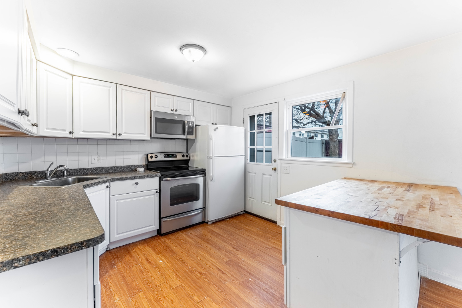 8945 ROBIN Drive, Des Plaines, IL