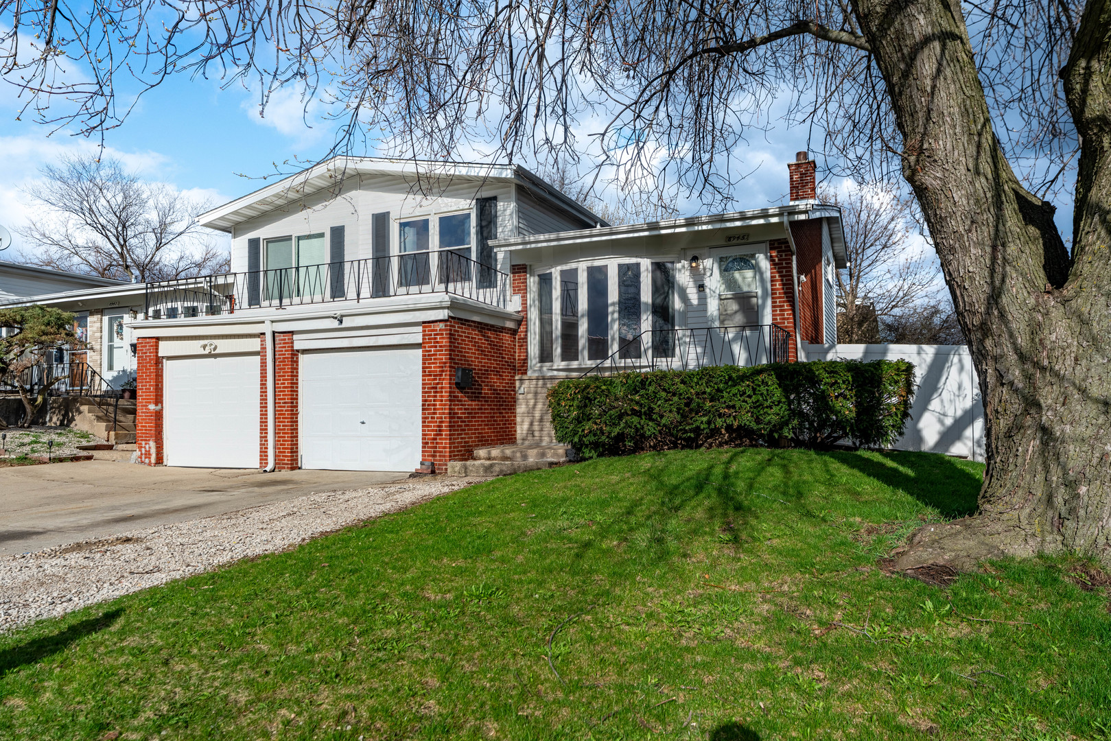 8945 ROBIN Drive, Des Plaines, IL