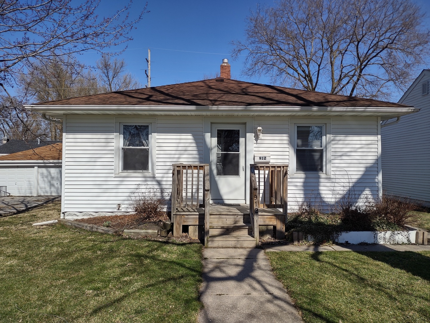 912 Douglas Street, Morris, IL