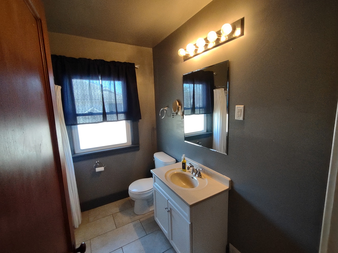 912 Douglas Street, Morris, IL