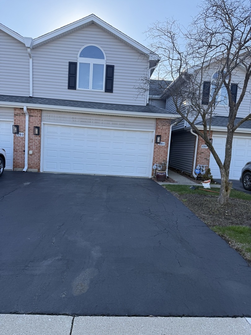 8316 HIGHPOINT Circle #E, Darien, IL