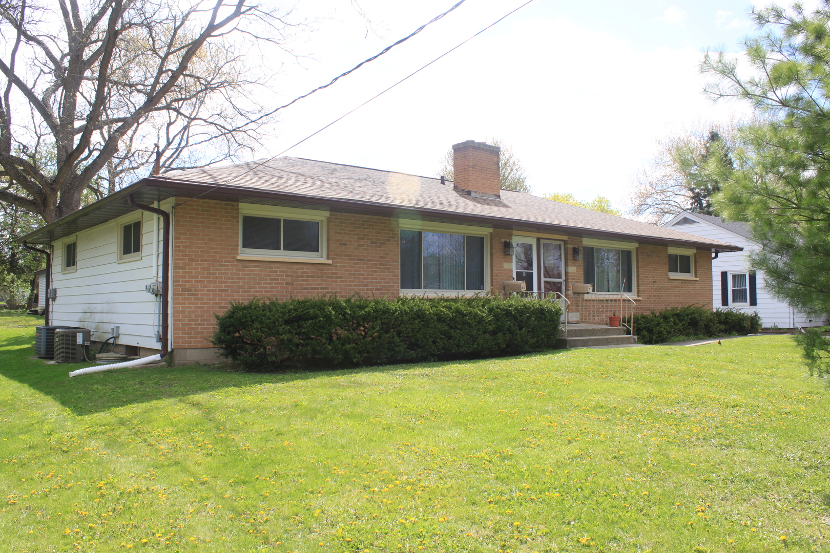 61 Pine Court, Crystal Lake, IL