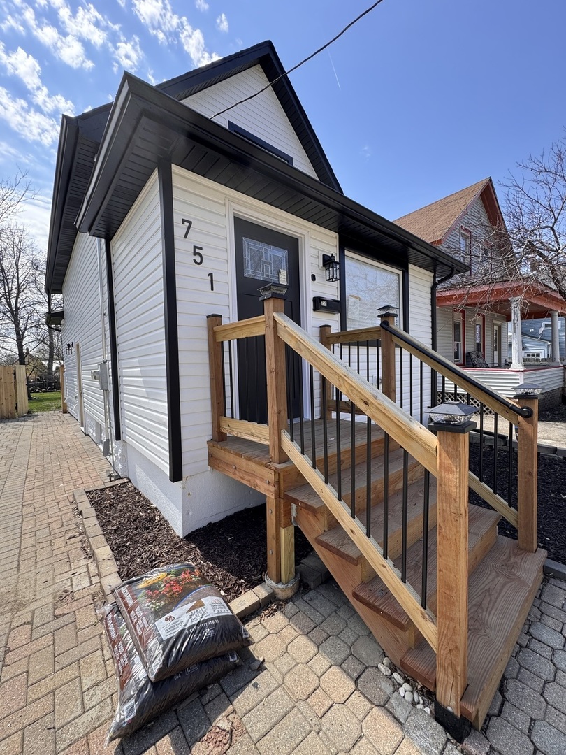 751 Kane Street, Aurora, IL