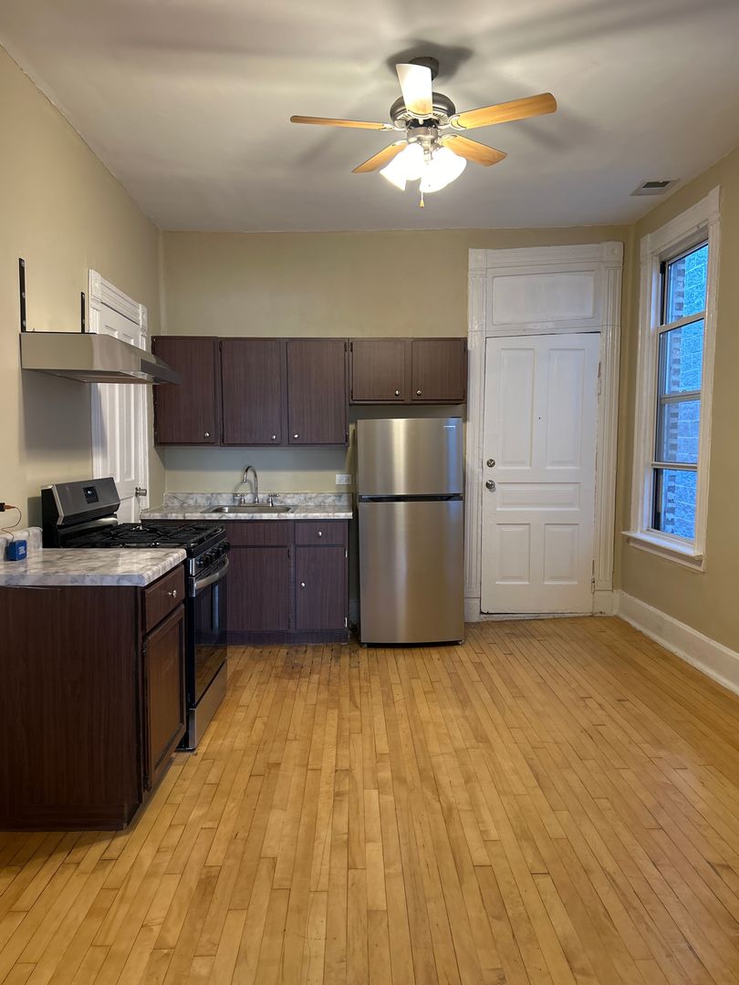 862 N Hermitage Avenue #1R, Chicago, IL