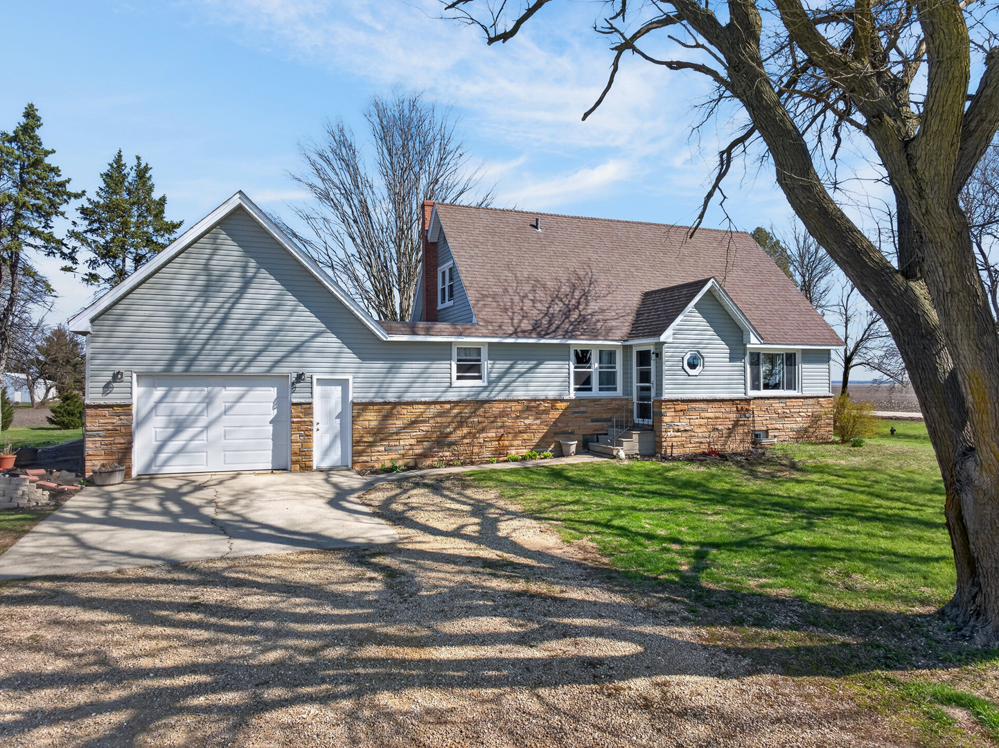 1519 Il Route 251, Steward, IL