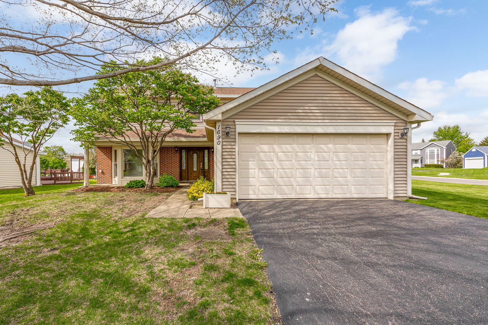1690 Wildwood Lane, Hanover Park, IL