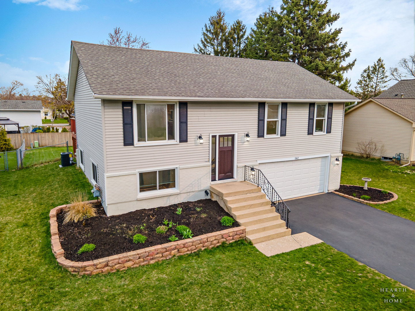 582 Arthur Drive, Cary, IL